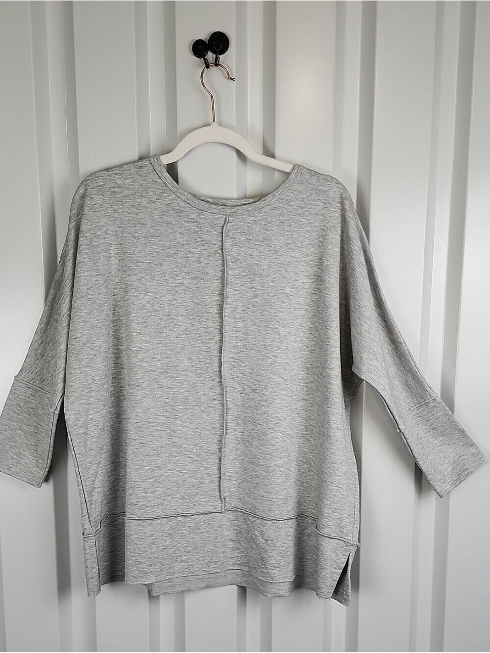 SPANX Womens Perfect Length Top Light Gray Pullover Sz Medium Lounge 50171R
